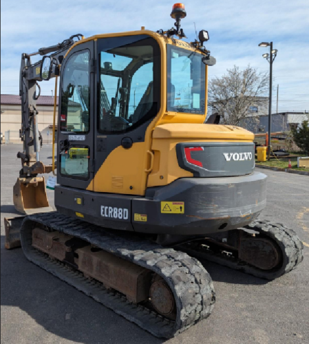 Explore our inventory at National Lift today or contact our knowledgeable team for expert assistance. Finding the right mini excavator is a breeze at National Lift! 