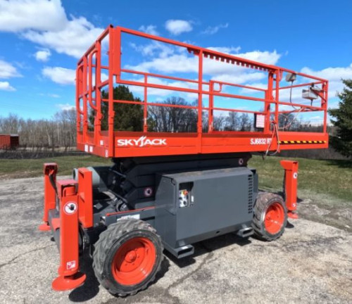 Used Scissor Lifts for Sale: is a multipurpose aerial work platform that avails vertical access to heights. It is the most preferred option for sectors requiring effective and safe elevated access because of its robust design and mechanical ability. 