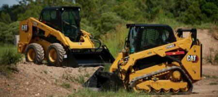 Skid steers and track loaders: compact machines with comfort and speed, using wheels or tracks