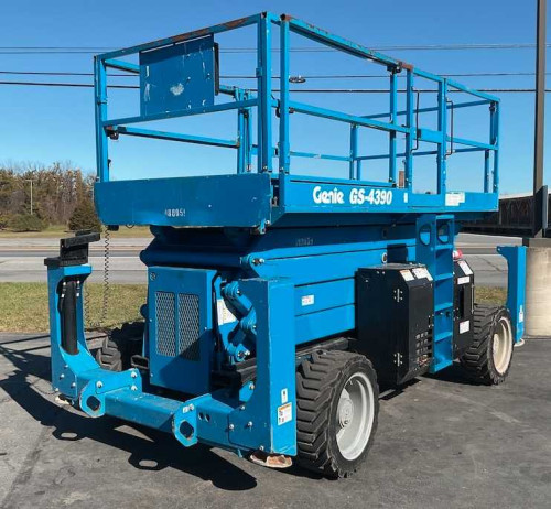  used scissor lifts for sale, provides an elevated, safe space for various tasks.